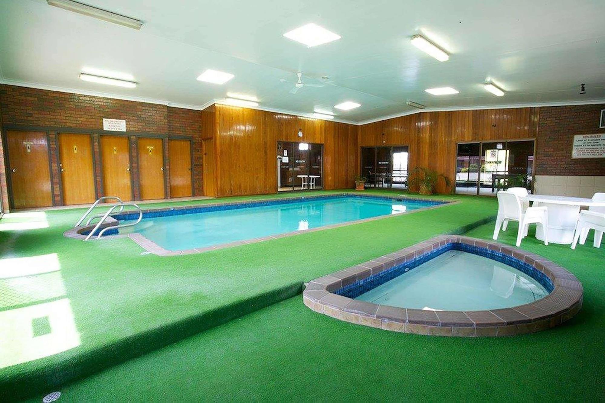 Golden Grain Motor Inn Horsham Esterno foto